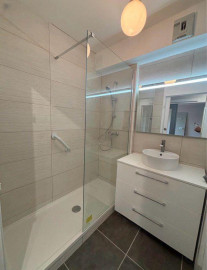 
                                                                                        Location
                                                                                         Grand T1 rénové de 36m²