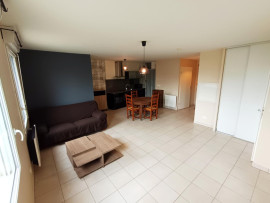 
                                                                                        Location
                                                                                         Grand T2 meublé parking balcon