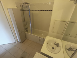 
                                                                                        Location
                                                                                         Grand T2 meublé parking balcon