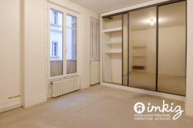 
                                                                                        Vente
                                                                                         Grand T2 proche Mouffetard- Jardin des plantes
