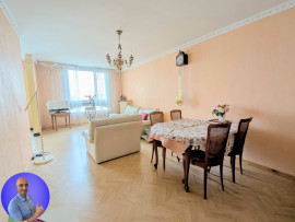 
                                                                                        Vente
                                                                                         Grand T5 lumineux avec vue dégagée – Résidence privée, clôturée à Lyon 8.