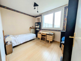 
                                                                                        Vente
                                                                                         Grand T5 lumineux avec vue dégagée – Résidence privée, clôturée à Lyon 8.