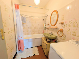 
                                                                                        Vente
                                                                                         Grand T5 lumineux avec vue dégagée – Résidence privée, clôturée à Lyon 8.