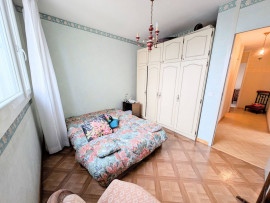 
                                                                                        Vente
                                                                                         Grand T5 lumineux avec vue dégagée – Résidence privée, clôturée à Lyon 8.