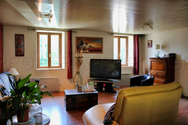 
                                                                                        Vente
                                                                                         Grande Maison de 310 m² au Cœur d'un Village Proche de Thiers (63)