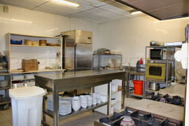 
                                                                                        Vente
                                                                                         Grande Maison de 310 m² au Cœur d'un Village Proche de Thiers (63)