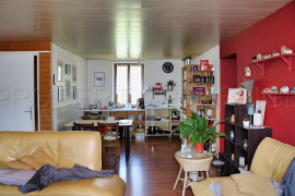 
                                                                                        Vente
                                                                                         Grande Maison de 310 m² au Cœur d'un Village Proche de Thiers (63)