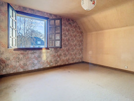 
                                                                                        Vente
                                                                                         GRANDE MAISON FAMILIALE AVEC SOUS-SOL ET VIE DE PLAIN-PIED