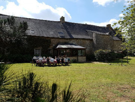 
                                                                                        Location de vacances
                                                                                         Grande maison familiale, piscine à 27 degrés