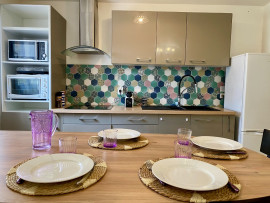 Vente
                                                                                Grande terrasse, jardin et parking privé