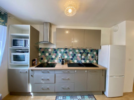 Vente
                                                                                Grande terrasse, jardin et parking privé