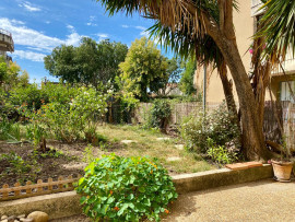 Vente
                                                                                Grande terrasse, jardin et parking privé