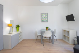 
                                                                                        Location
                                                                                         Green apple