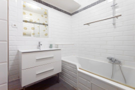 
                                                                                        Location
                                                                                         Green apple