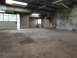 
                                                                                        Location
                                                                                         hangar 220m2