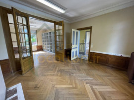 Location
HARLY ENSEMBLE DE BUREAUX 622 m2 dans espace privatif avec parking