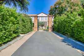 
                                                                                        Vente
                                                                                         HAUTE GARONNE CHATEAU A RESTAURER 1800 M² 6 HA