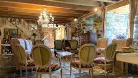 
                                                                                        Vente
                                                                                         HAUTE LOIRE PROPRIETE GITE CH. HOTES 1000 M² 6 HA