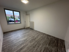 Location
Hoymille proche de Bergues bureaux refait à neuf