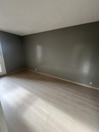 
                                                                                        Location
                                                                                         Idéalement situé à proximité immédiate du tramway.