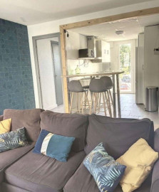 
                                                                                        Location
                                                                                         Idéalement situé, face à l'université.