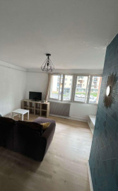 
                                                                                        Location
                                                                                         Idéalement situé, face à l'université.