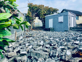 
                                                                                        Vente
                                                                                         Ile de la Réunion. Terre Sainte