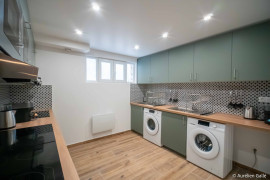 
                                                                                        Vente
                                                                                         Immeuble 14 pièces