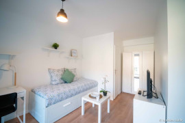 
                                                                                        Vente
                                                                                         Immeuble 14 pièces