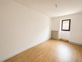 
                                                                                        Vente
                                                                                         Immeuble 5 pièces