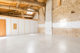 
                                                                                        Vente
                                                                                         Immeuble 5 pièces
