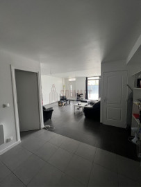 
                                                                                        Vente
                                                                                         Immeuble 8 pièces
