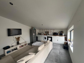 
                                                                                        Vente
                                                                                         Immeuble 8 pièces