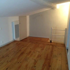 
                                                                                        Location
                                                                                         Immeuble de caractère au coeur de Clermont-Ferrand