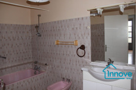 
                                                                                        Vente
                                                                                         Immeuble et parking au coeur de Grenade