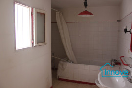 
                                                                                        Vente
                                                                                         Immeuble et parking au coeur de Grenade