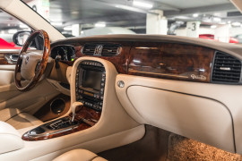 
                                                                                        Voiture
                                                                                         Jaguar Daimler Super Eight LWB