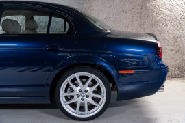 
                                                                                        Voiture
                                                                                         Jaguar S-Type R Supercharged V8 4.2 396