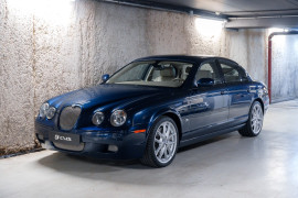 
                                                                                        Voiture
                                                                                         Jaguar S-Type R Supercharged V8 4.2 396