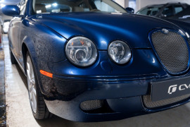 
                                                                                        Voiture
                                                                                         Jaguar S-Type R Supercharged V8 4.2 396