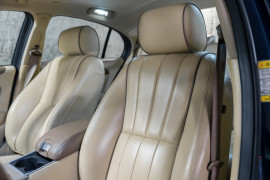 
                                                                                        Voiture
                                                                                         Jaguar S-Type R Supercharged V8 4.2 396