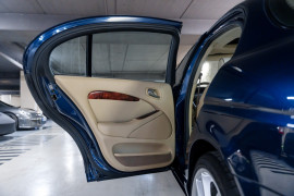 
                                                                                        Voiture
                                                                                         Jaguar S-Type R Supercharged V8 4.2 396