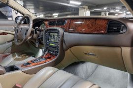 
                                                                                        Voiture
                                                                                         Jaguar S-Type R Supercharged V8 4.2 396