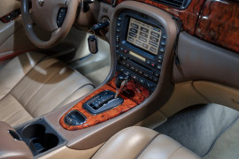 
                                                                                        Voiture
                                                                                         Jaguar S-Type R Supercharged V8 4.2 396