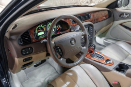 
                                                                                        Voiture
                                                                                         Jaguar S-Type R Supercharged V8 4.2 396