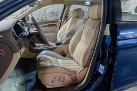 
                                                                                        Voiture
                                                                                         Jaguar S-Type R Supercharged V8 4.2 396