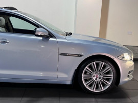 Voiture
Jaguar XJ 3.0 V6 Portfolio Saloon 4dr Petrol Auto Euro 5 (s/s) (340 ps)