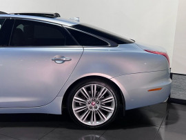 Voiture
Jaguar XJ 3.0 V6 Portfolio Saloon 4dr Petrol Auto Euro 5 (s/s) (340 ps)