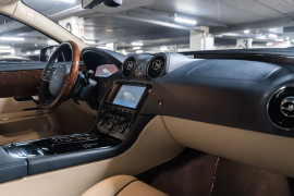 
                                                                                        Voiture
                                                                                         Jaguar XJ Sural Supersport Empattement Long