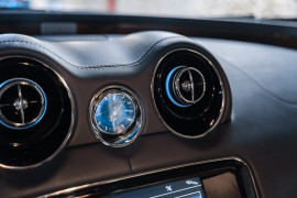 
                                                                                        Voiture
                                                                                         Jaguar XJ Sural Supersport Empattement Long